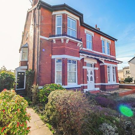 סאות'פורט Spacious Victorian Birkdale Apartment With Garden מראה חיצוני תמונה