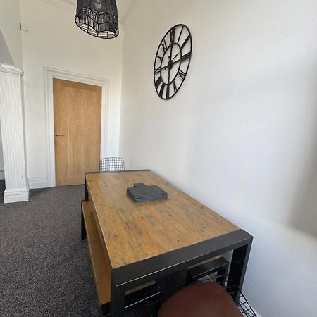 סאות'פורט Spacious Victorian Birkdale Apartment With Garden מראה חיצוני תמונה