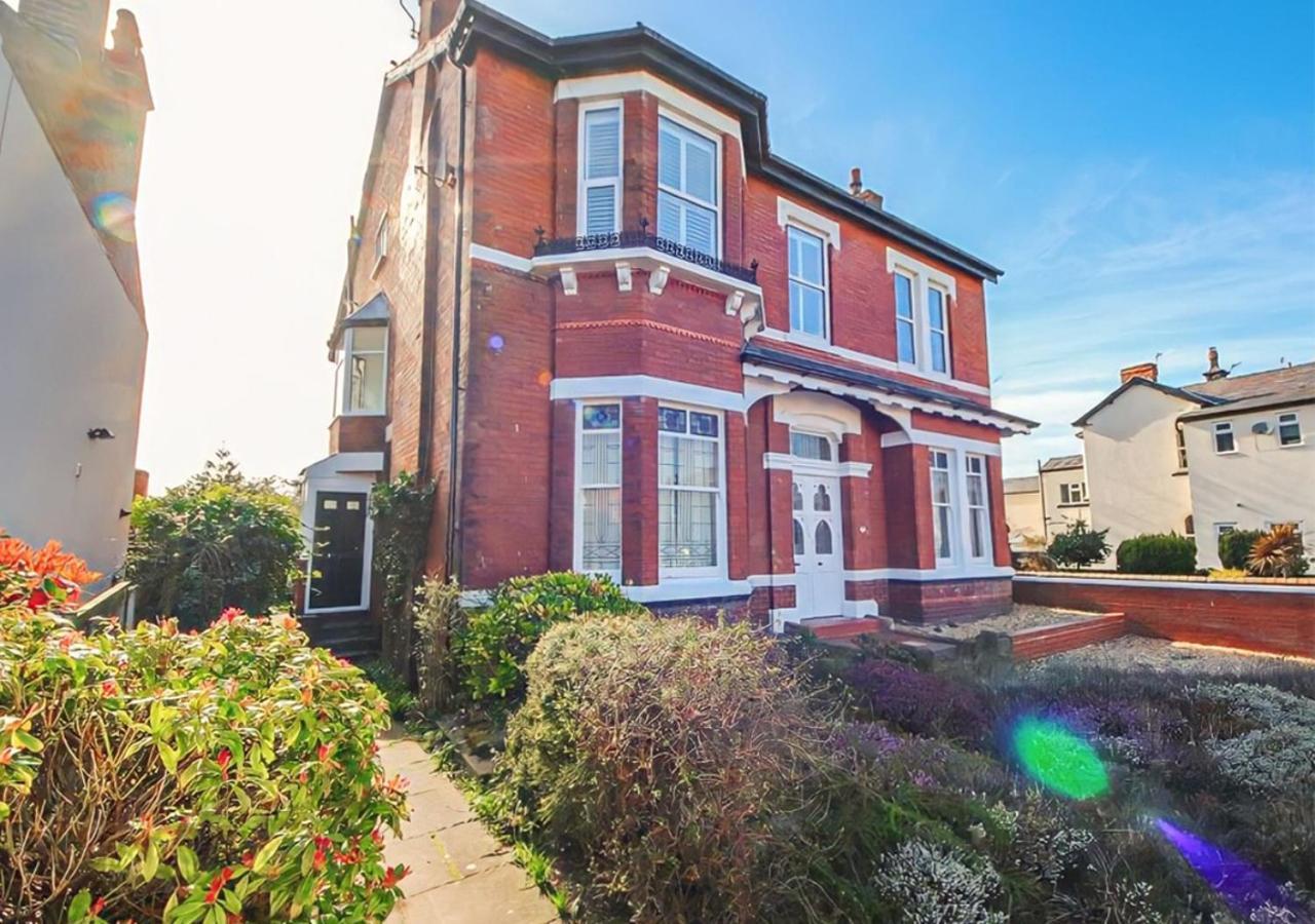 סאות'פורט Spacious Victorian Birkdale Apartment With Garden מראה חיצוני תמונה